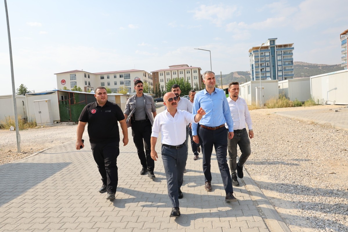 K-8 Konteyner Kentte söküm başladı: Vali Varol çalışmaları yerinde inceledi