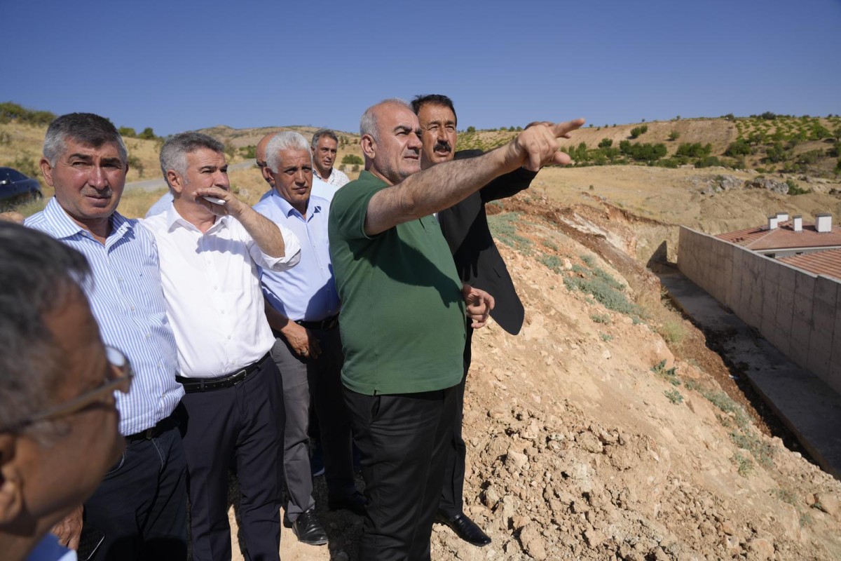 Milletvekili Hüseyin Özhan, Gölbaşı’nda deprem sonrası çalışmaları inceledi